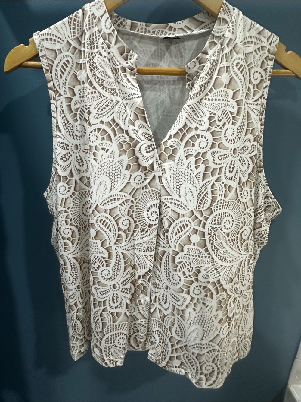 White & Cream Lace Sleeveless Blouse